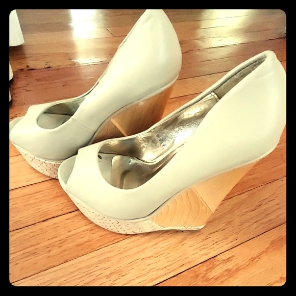 Shoes - Picture 1 of 7